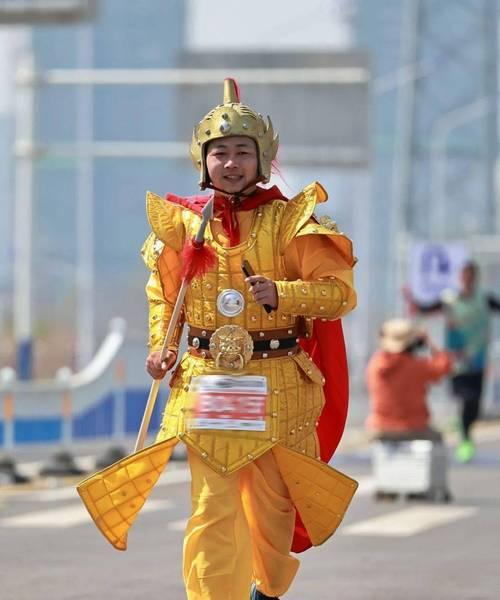 龙女重登赛场（揭秘龙女重登赛场的最佳出装顺序，助你战无不胜）